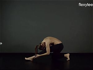 FlexyTeens - Zina flashes flexible nude body